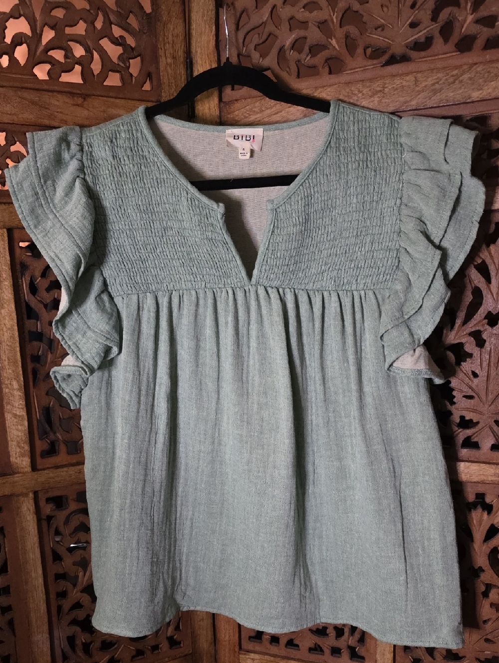 BiBi Womens' Ruffle Sleeve Smocked Top - Sage Green
